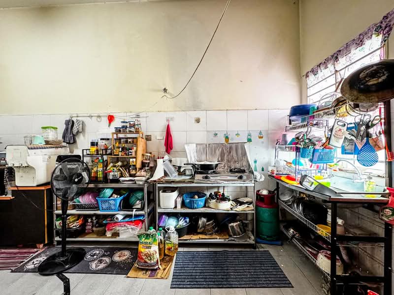 Rumah Teres 2 Tingkat untuk Dijual di Seksyen 32, Bukit Naga (Shah Alam) - Yazila Sulaimi - Kitchen - PropertyGuru.com.my