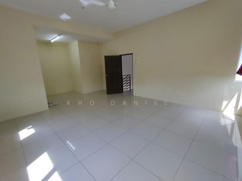 Semi-Detached House for Rent in Kampung Jenjarom (Jenjarom) - Kho Daniel - Living Room - PropertyGuru.com.my