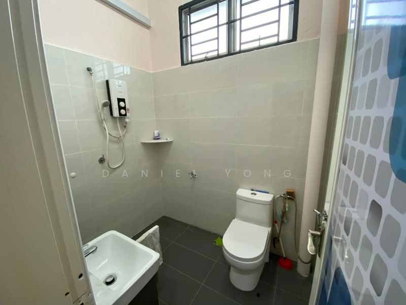 Rumah Teres 2 Tingkat untuk Dijual di Taman Pulai Utama (Skudai) - Daniel Yong - Bathroom - PropertyGuru.com.my