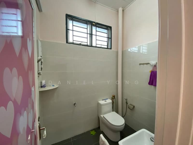 Rumah Teres 2 Tingkat untuk Dijual di Taman Pulai Utama (Skudai) - Daniel Yong - Bathroom - PropertyGuru.com.my
