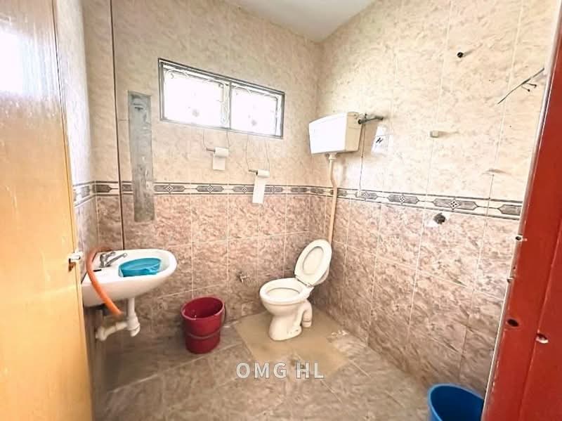 Semi-Detached House for Sale in Bandar Bukit Tinggi (Klang) - Zackinn Hoi - Bathroom - PropertyGuru.com.my