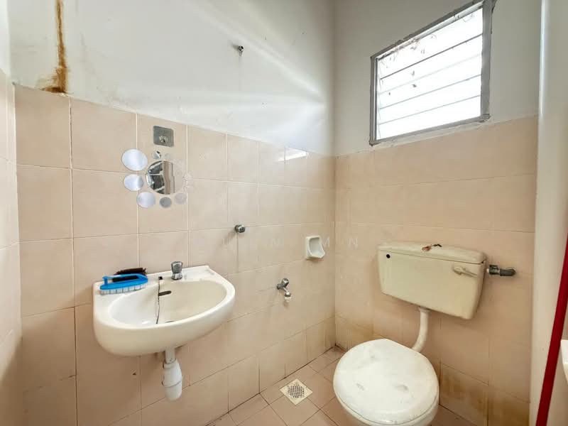 2-storey Terraced House for Sale in Puncak Alam (Selangor) - Muin Mn - Bathroom - PropertyGuru.com.my