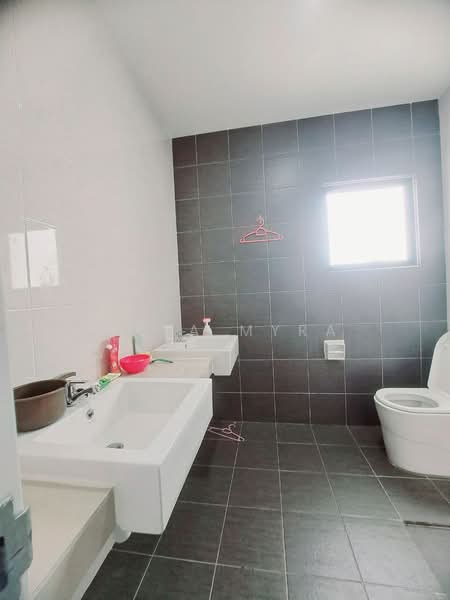 Rumah Bandar untuk Disewa di Taman Akasia (Semenyih) - Maya Myra - Bathroom - PropertyGuru.com.my