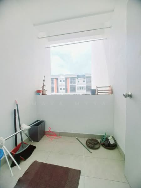 Rumah Bandar untuk Disewa di Taman Akasia (Semenyih) - Maya Myra - Balcony - PropertyGuru.com.my