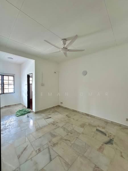 1-storey Terraced House for Sale in Alam Damai (Cheras) - Hazeman Omar - Living Room - PropertyGuru.com.my