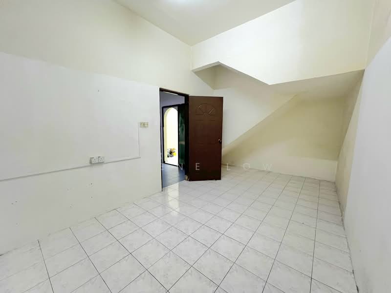 2-storey Terraced House for Sale in Taman Bersatu (Kulai) - Serene Low - PropertyGuru.com.my