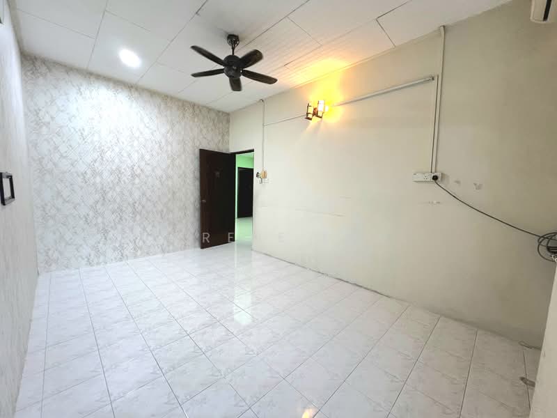2-storey Terraced House for Sale in Taman Bersatu (Kulai) - Serene Low - PropertyGuru.com.my