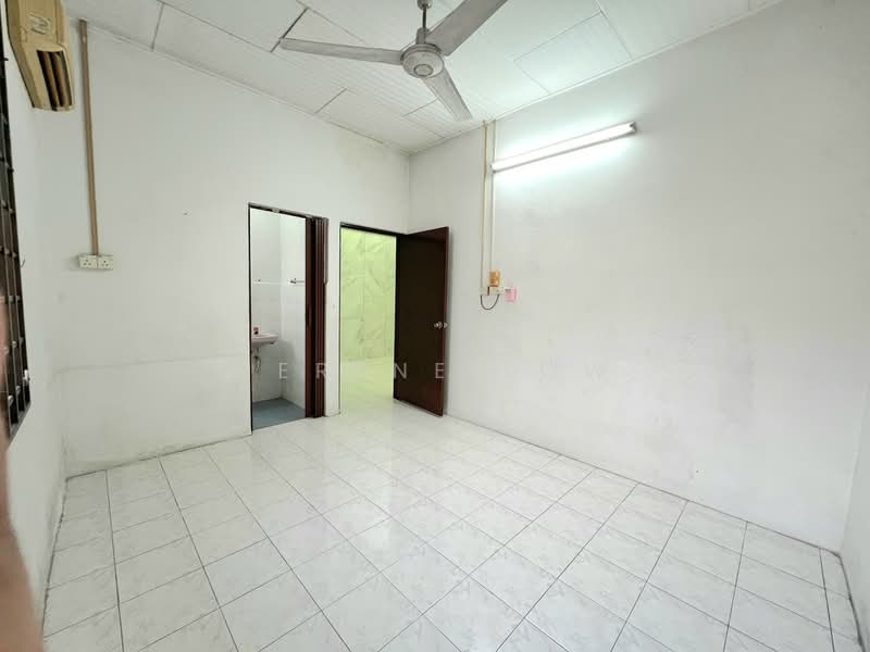 2-storey Terraced House for Sale in Taman Bersatu (Kulai) - Serene Low - PropertyGuru.com.my
