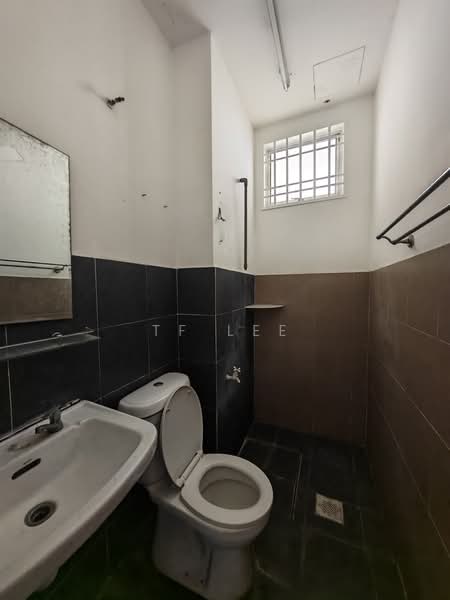 2-storey Terraced House for Sale in Bandar Springhill (Port Dickson) - TF Lee - Bathroom - PropertyGuru.com.my