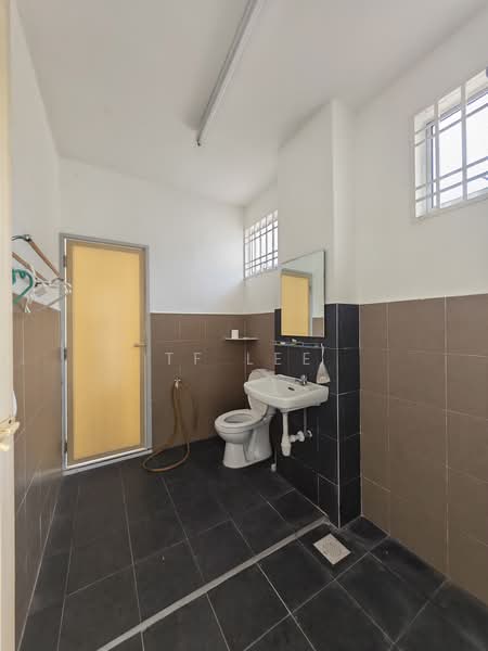 2-storey Terraced House for Sale in Bandar Springhill (Port Dickson) - TF Lee - Bathroom - PropertyGuru.com.my
