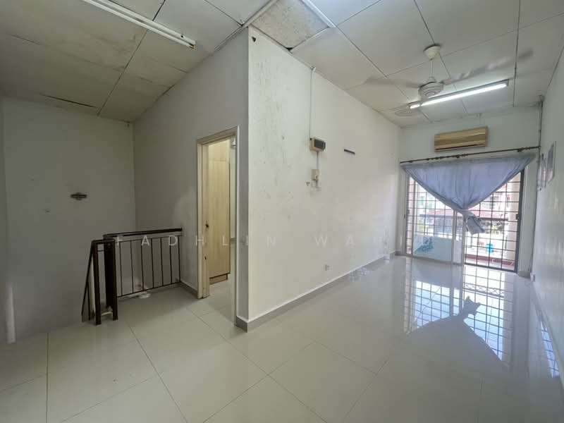 Rumah Teres 2 Tingkat untuk Dijual di Shah Alam (Selangor) - Fadhlin Wahid - Living Room - PropertyGuru.com.my