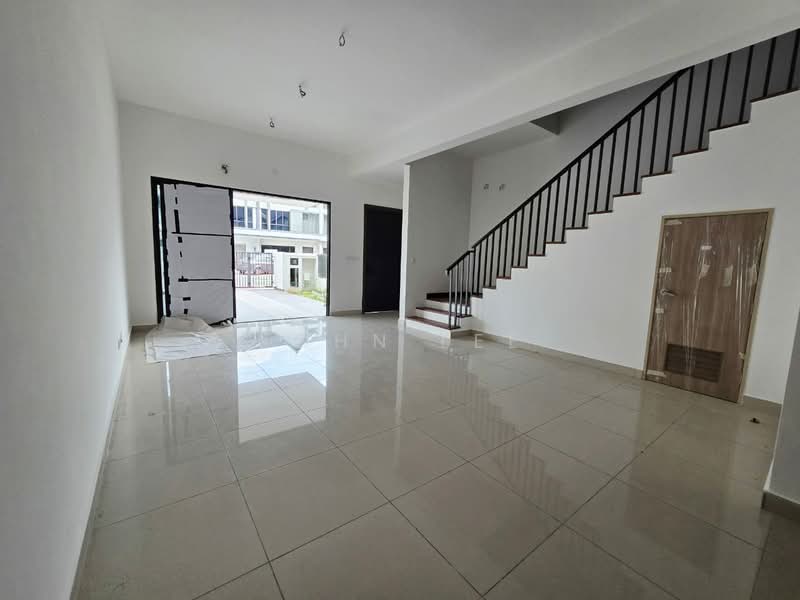 Rumah Teres untuk Dijual di Bandar Kinrara Seksyen 1 (Bandar Kinrara) - John Lee - Living Room - PropertyGuru.com.my