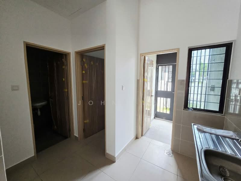 Rumah Teres untuk Dijual di Bandar Kinrara Seksyen 1 (Bandar Kinrara) - John Lee - Bathroom - PropertyGuru.com.my