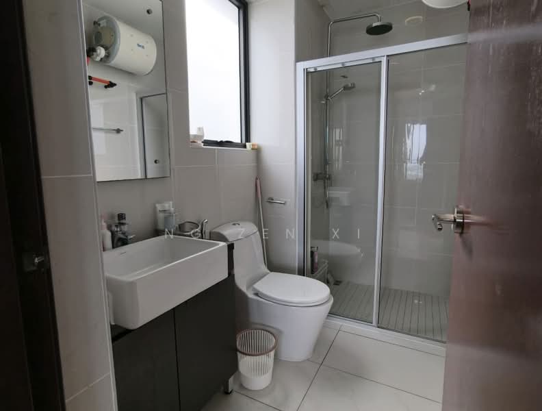 Kondominium untuk Dijual di Royal Strand @ Country Garden Danga Bay - NG ZEN XI - Bathroom - PropertyGuru.com.my