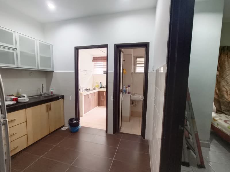 2-storey Terraced House for Sale in TAMAN PUCHONG UTAMA (Puchong) - Stanley Ooi - Kitchen - PropertyGuru.com.my