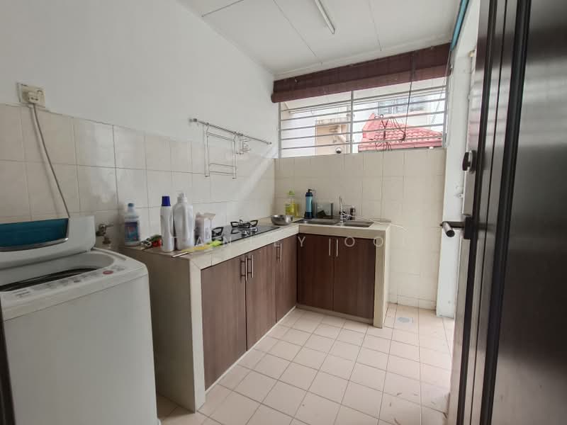 2-storey Terraced House for Sale in TAMAN PUCHONG UTAMA (Puchong) - Stanley Ooi - Kitchen - PropertyGuru.com.my