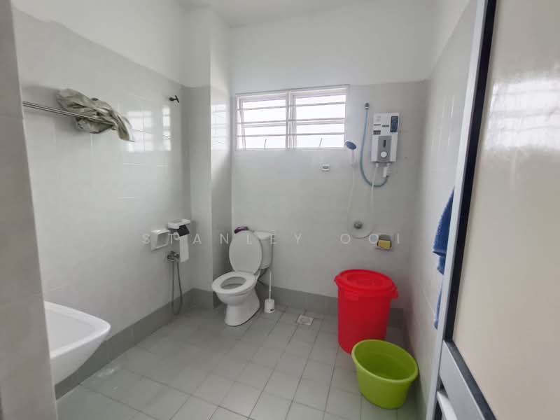 2-storey Terraced House for Sale in TAMAN PUCHONG UTAMA (Puchong) - Stanley Ooi - Bathroom - PropertyGuru.com.my