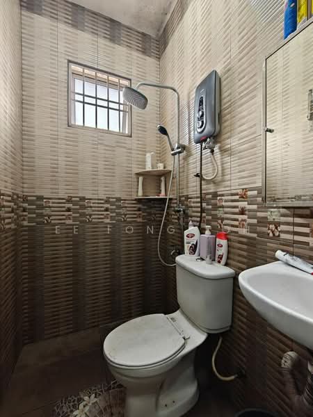 2-storey Terraced House for Sale in Taman Sri Pulai Perdana (Skudai) - Ee Fong Toh - Bathroom - PropertyGuru.com.my