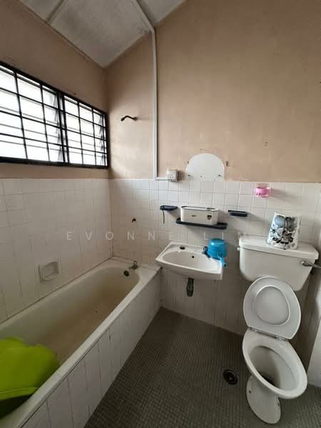 2-storey Terraced House for Sale in Taman Cheras Permata 2 (Cheras) - Evonne Lim - Bathroom - PropertyGuru.com.my