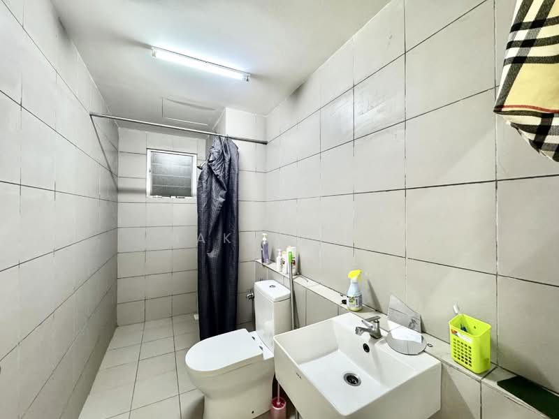 Condominium for Rent at Lakefront Homes - Hakim Ali - PropertyGuru.com.my