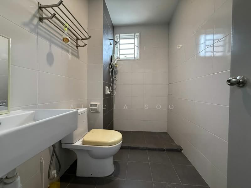 3-storey Terraced House for Rent in Rawang (Selangor) - Alicia Soo - Bathroom - PropertyGuru.com.my
