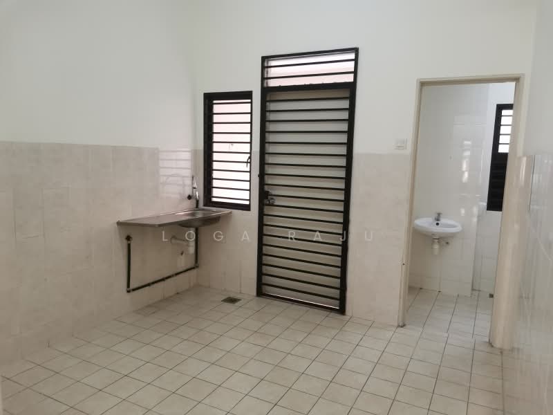 Semi-Detached House for Rent in Klang (Selangor) - Loga Raju - Kitchen - PropertyGuru.com.my