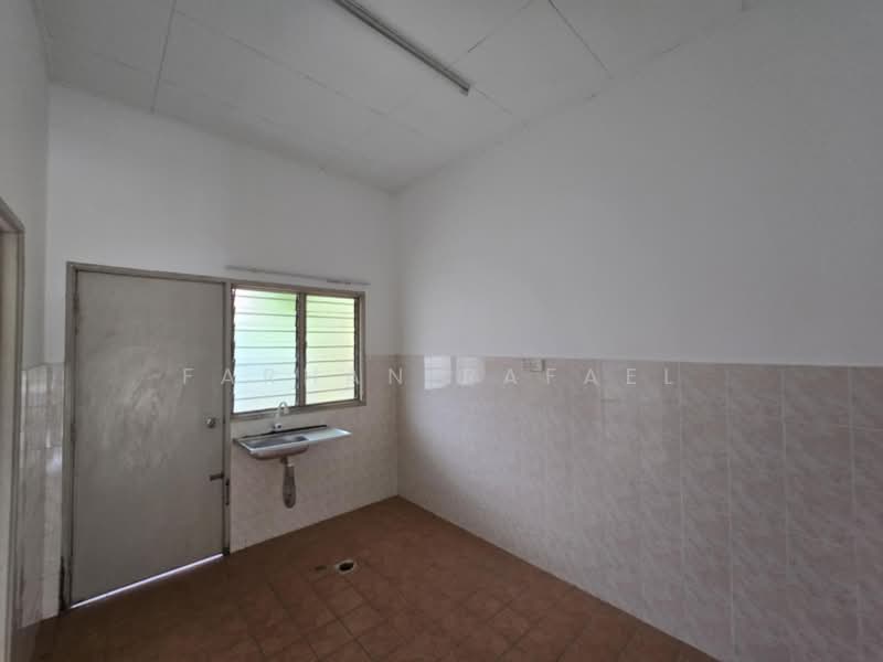 1-storey Terraced House for Sale in Alam Suria (Puncak Alam) - Farhan Rafael - Kitchen - PropertyGuru.com.my