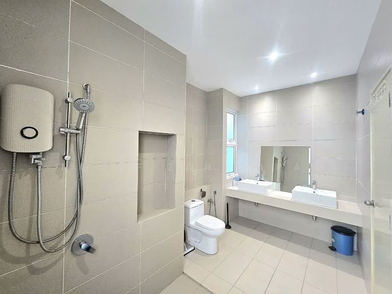 3-storey Terraced House for Sale in Semenyih (Selangor) - NoraFizah Gapar - Bathroom - PropertyGuru.com.my