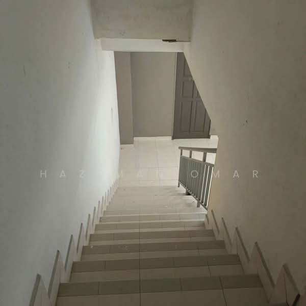 2-storey Terraced House for Sale in Bandar Putera 2 (Klang) - Hazeman Omar - Corridor - PropertyGuru.com.my