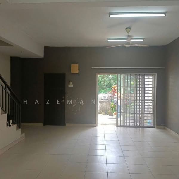2-storey Terraced House for Sale in Bandar Putera 2 (Klang) - Hazeman Omar - Living Room - PropertyGuru.com.my