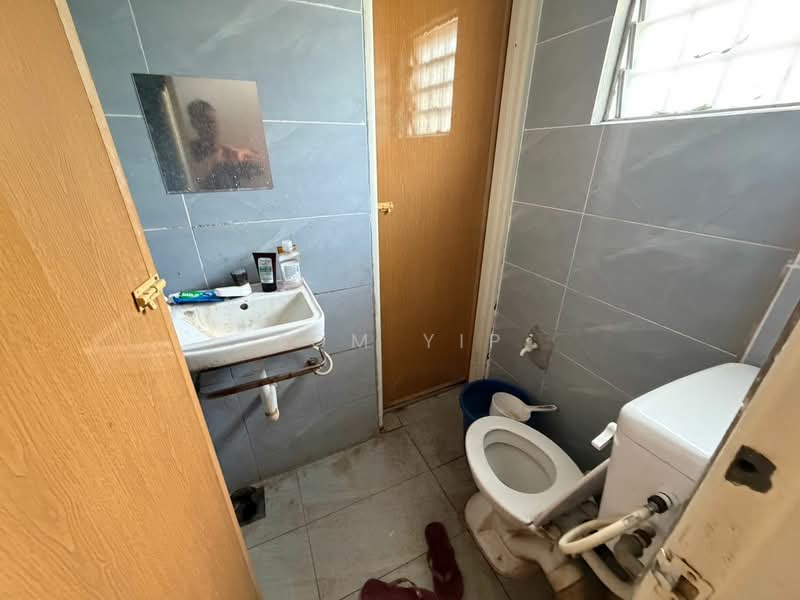 Rumah Teres 2 Tingkat untuk Dijual di Bukit Beruntung (Selangor) - Tom Yip - Bathroom - PropertyGuru.com.my