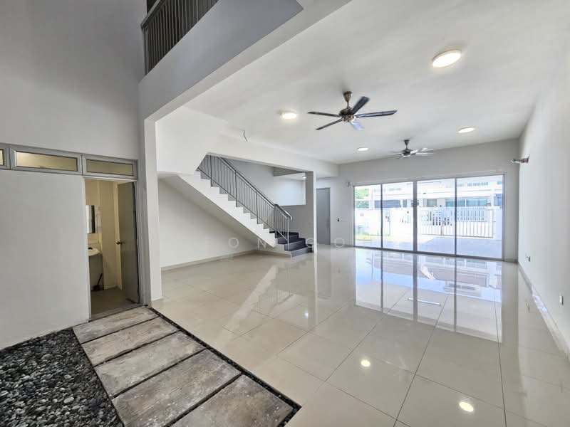 2-storey Terraced House for Sale in Bandar Rimbayu (Telok Panglima Garang) - Leon Goh - Living Room - PropertyGuru.com.my