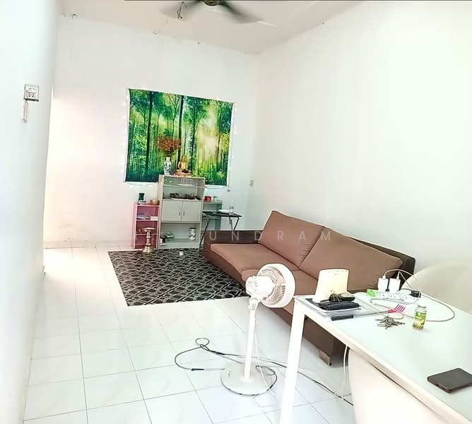 Rumah Teres 1 Tingkat untuk Dijual di Taman Petaling (Klang) - M. Sundram - Living Room - PropertyGuru.com.my