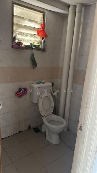 Pangsapuri untuk Dijual di Suria Avenue Apartment - Wong See How - Bathroom - PropertyGuru.com.my