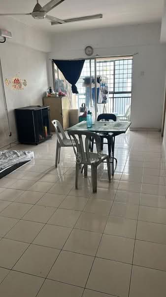 Pangsapuri untuk Dijual di Suria Avenue Apartment - Wong See How - Living Room - PropertyGuru.com.my