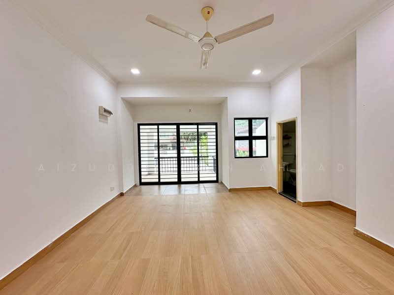 Semi-Detached House for Sale in Taman Koperasi Cuepacs (Cheras) - Aizuddin bin Ahmad - Living Room - PropertyGuru.com.my