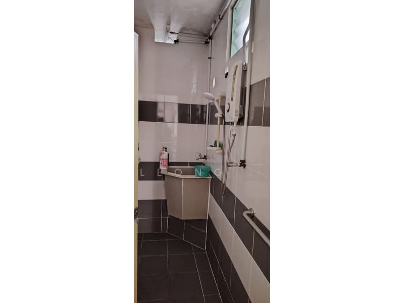 Kedai untuk Dijual di George Town (Penang) - Leong . - Bathroom - PropertyGuru.com.my
