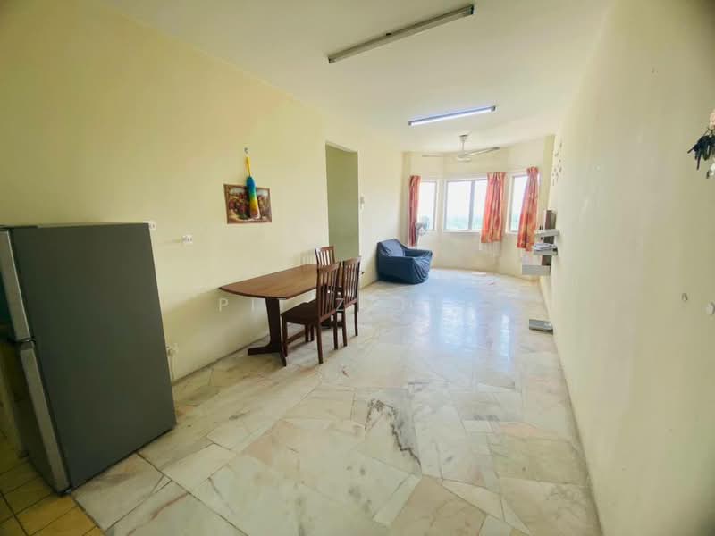Pangsapuri untuk Dijual di Desaminium Flora - Pit Zahid - Living Room - PropertyGuru.com.my