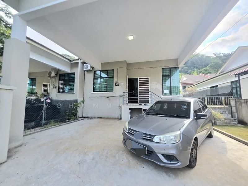Semi-Detached House for Sale in Taman Berserah Ria (Beserah) - Mohammad Azizi - PropertyGuru.com.my