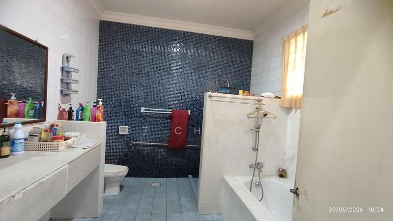 Semi-Detached House for Sale in Kota Kemuning (Shah Alam) - ET Cheah - Master Bathroom - PropertyGuru.com.my