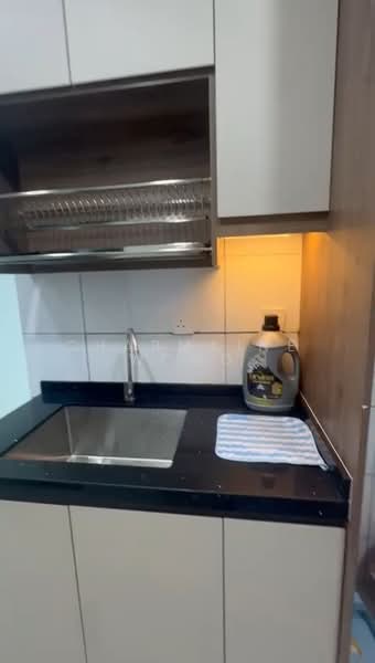 Kondominium untuk Disewa di The Valley Residences @ SkySierra - Charmaine Wong - Kitchen - PropertyGuru.com.my