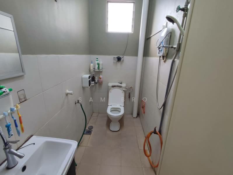 Rumah Teres 2 Tingkat untuk Dijual di Taman Kluang Indah (Kluang) - Sam Bro - Bathroom - PropertyGuru.com.my