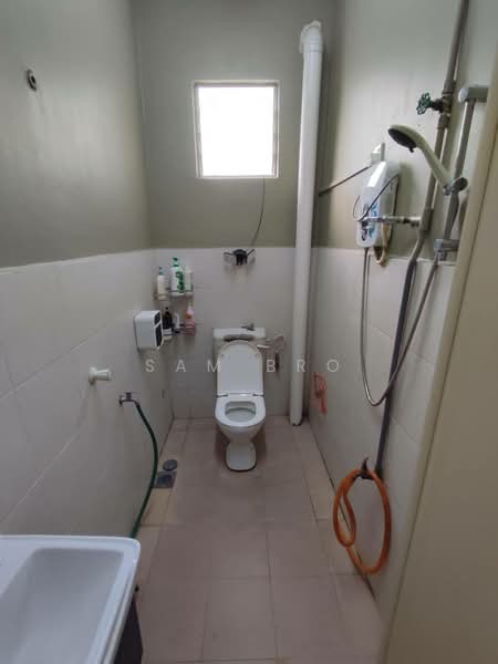Rumah Teres 2 Tingkat untuk Dijual di Taman Kluang Indah (Kluang) - Sam Bro - Bathroom - PropertyGuru.com.my