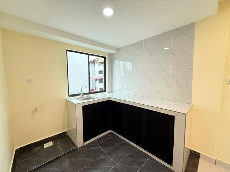 Flat for Sale at Bandar Selesa Jaya - Daniel Yong - Kitchen - PropertyGuru.com.my