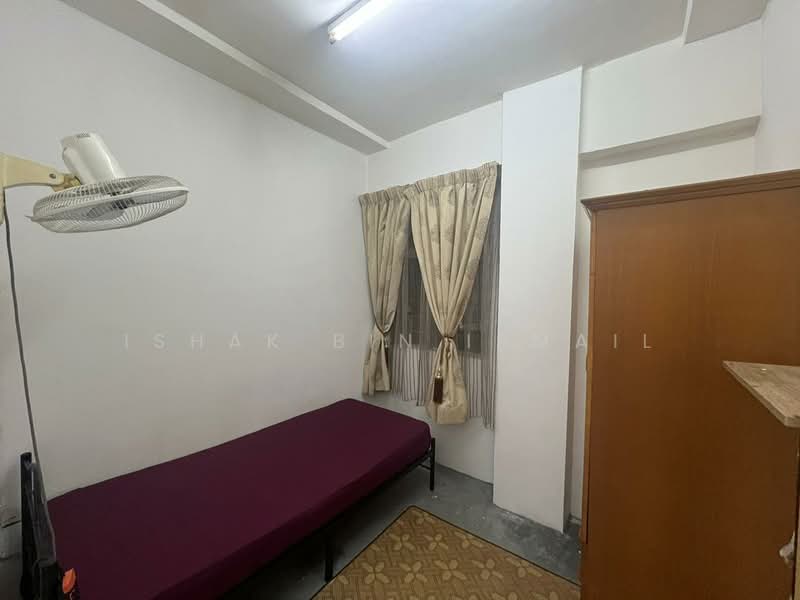 Pangsapuri untuk Dijual di Vista Seri Putra - Ishak Bin Ismail - Bedroom - PropertyGuru.com.my