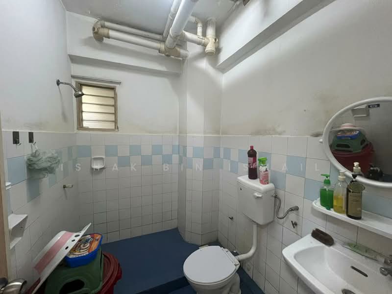 Pangsapuri untuk Dijual di Vista Seri Putra - Ishak Bin Ismail - Bathroom - PropertyGuru.com.my