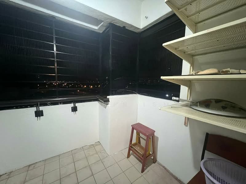 Pangsapuri untuk Dijual di Vista Seri Putra - Ishak Bin Ismail - Balcony - PropertyGuru.com.my