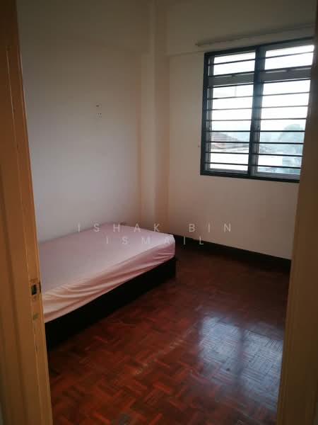 Pangsapuri untuk Dijual di Vista Seri Putra - Ishak Bin Ismail - Bedroom - PropertyGuru.com.my