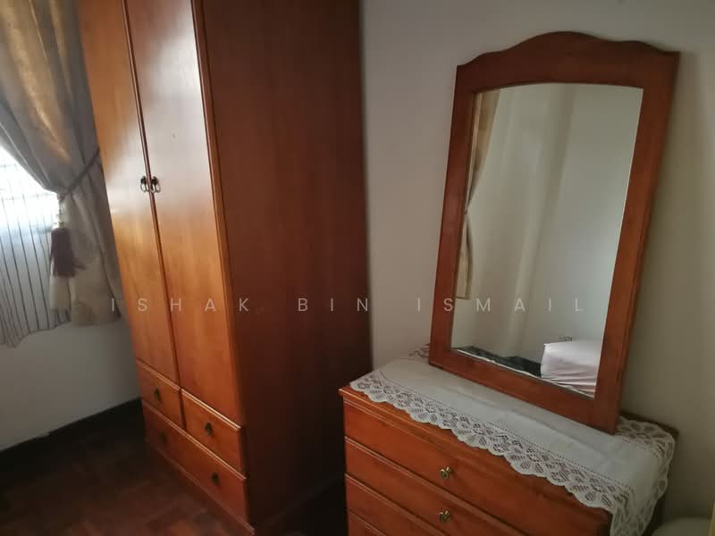 Pangsapuri untuk Dijual di Vista Seri Putra - Ishak Bin Ismail - Bedroom - PropertyGuru.com.my