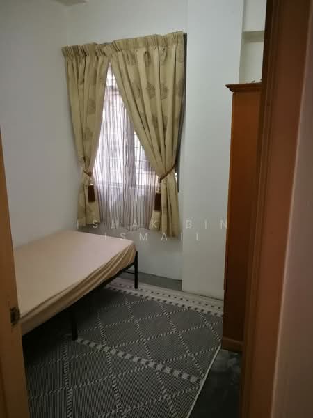 Pangsapuri untuk Dijual di Vista Seri Putra - Ishak Bin Ismail - Bedroom - PropertyGuru.com.my